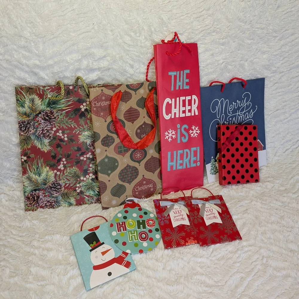 ❤️ Christmas Holiday Gift Bags New And Used 9 Piece lot